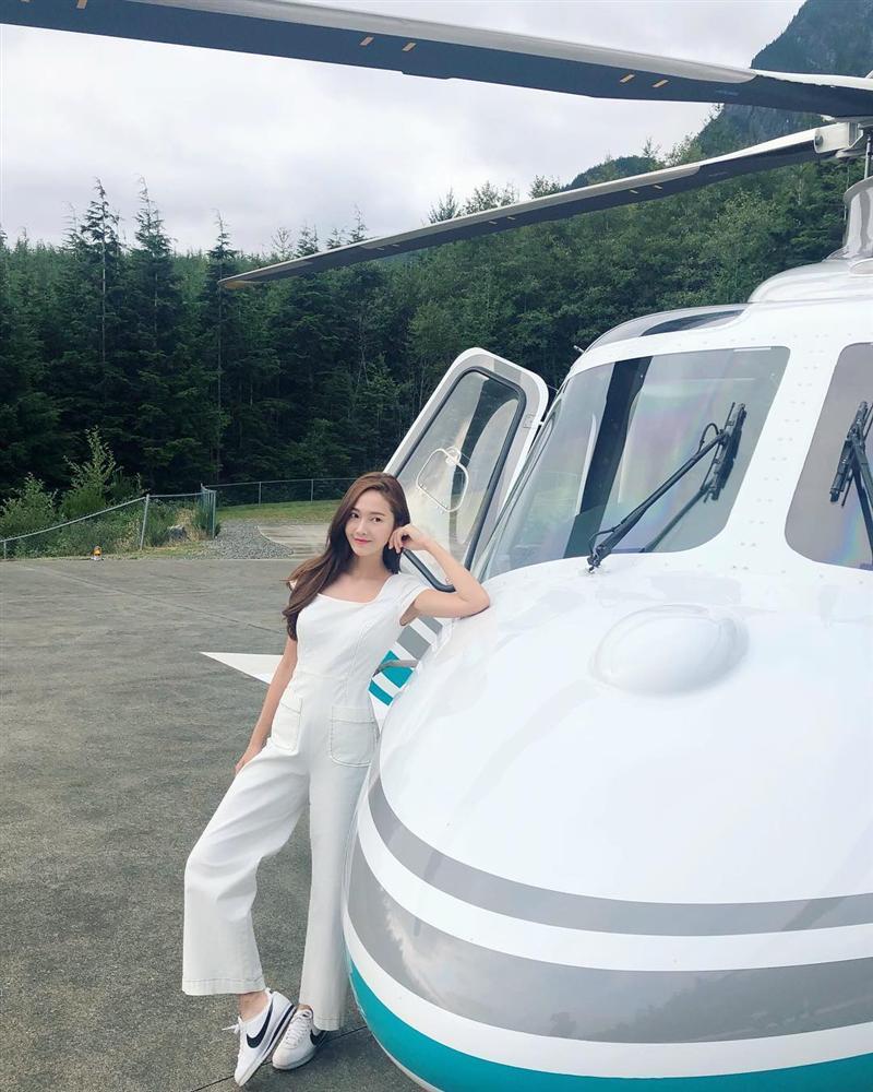 STREET STYLE sao Hàn: Dara bất ngờ đội nón lá check in Việt Nam - Jessica khoe body cực nuột với bikini-6