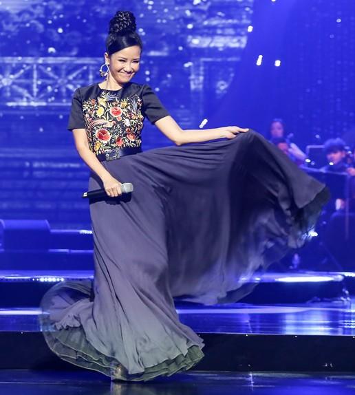 Trước khi nhan sắc bị chê suýt không thể nhận ra, Hồng Nhung chính là ngôi sao được mệnh danh người đàn bà không tuổi-12