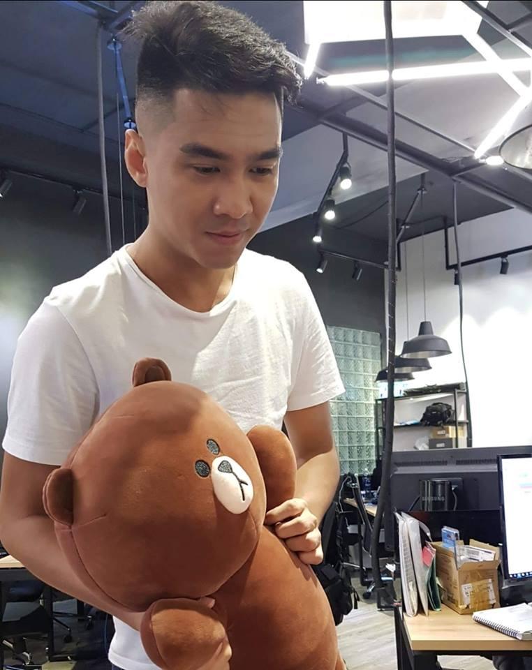 Chán đi cướp hit, Minh Châu đã mặn hơn khi chuyển sang làm clip ghi lại phản ứng cực hài của mình với phim Việt-3