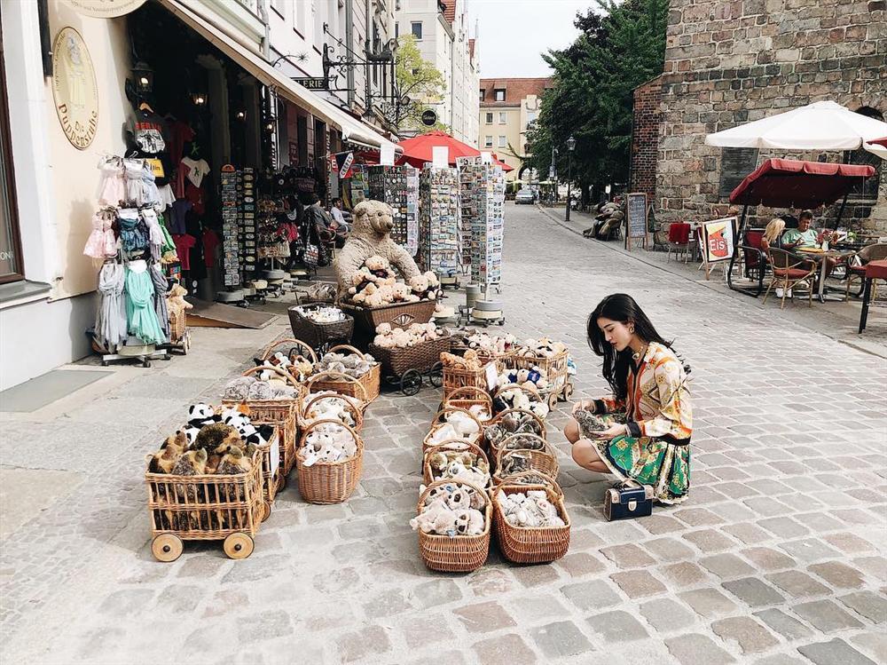 Chỉ tặng 3 búp bê xinh đẹp, bạn trai thứ 15 khiến Đào Bá Lộc cười như được mùa sau trận cãi vã-12