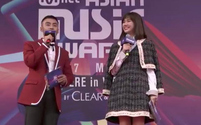 Ngoài Tuấn Hưng, loạt sao Việt cũng bị mắng vô duyên vì hành động kém duyên-3