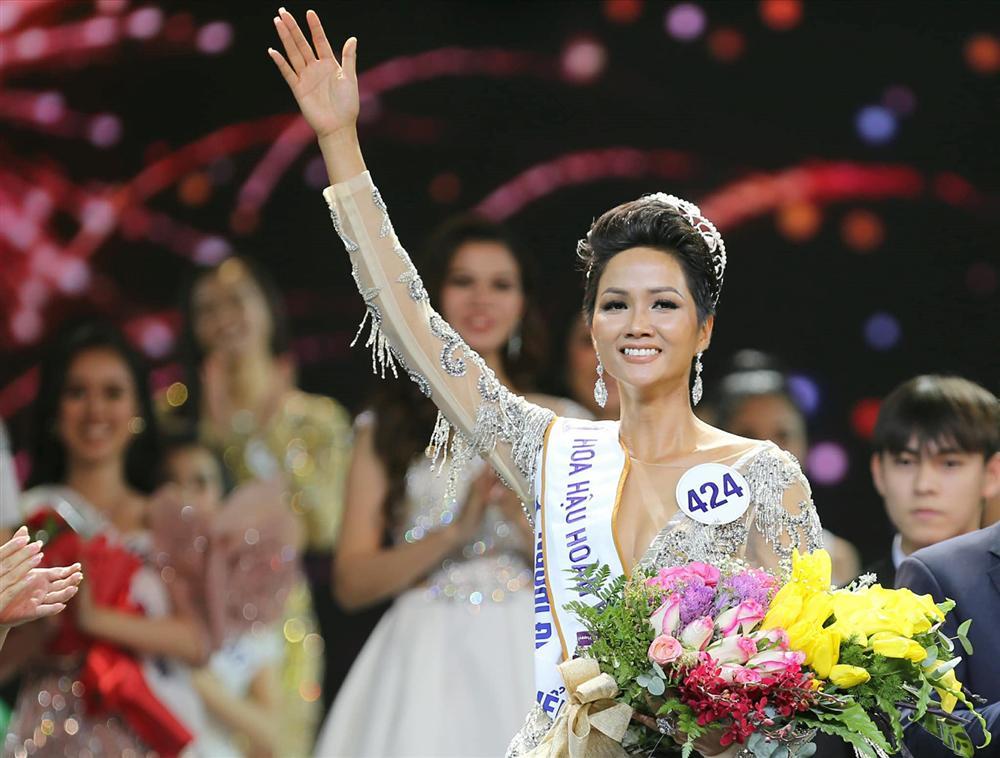 Đổi diện mạo liên tục trước Miss Universe 2018, HHen Niê xứng danh hoa hậu đa sắc màu nhất showbiz Việt-1