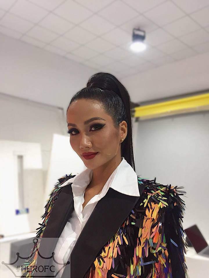 Đổi diện mạo liên tục trước Miss Universe 2018, HHen Niê xứng danh hoa hậu đa sắc màu nhất showbiz Việt-6