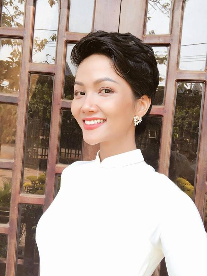 Đổi diện mạo liên tục trước Miss Universe 2018, HHen Niê xứng danh hoa hậu đa sắc màu nhất showbiz Việt-21