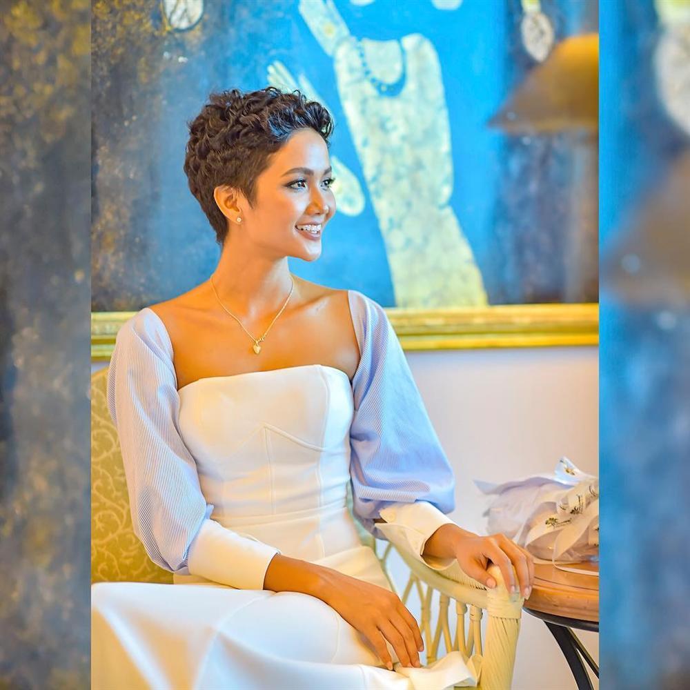 Đổi diện mạo liên tục trước Miss Universe 2018, HHen Niê xứng danh hoa hậu đa sắc màu nhất showbiz Việt-10