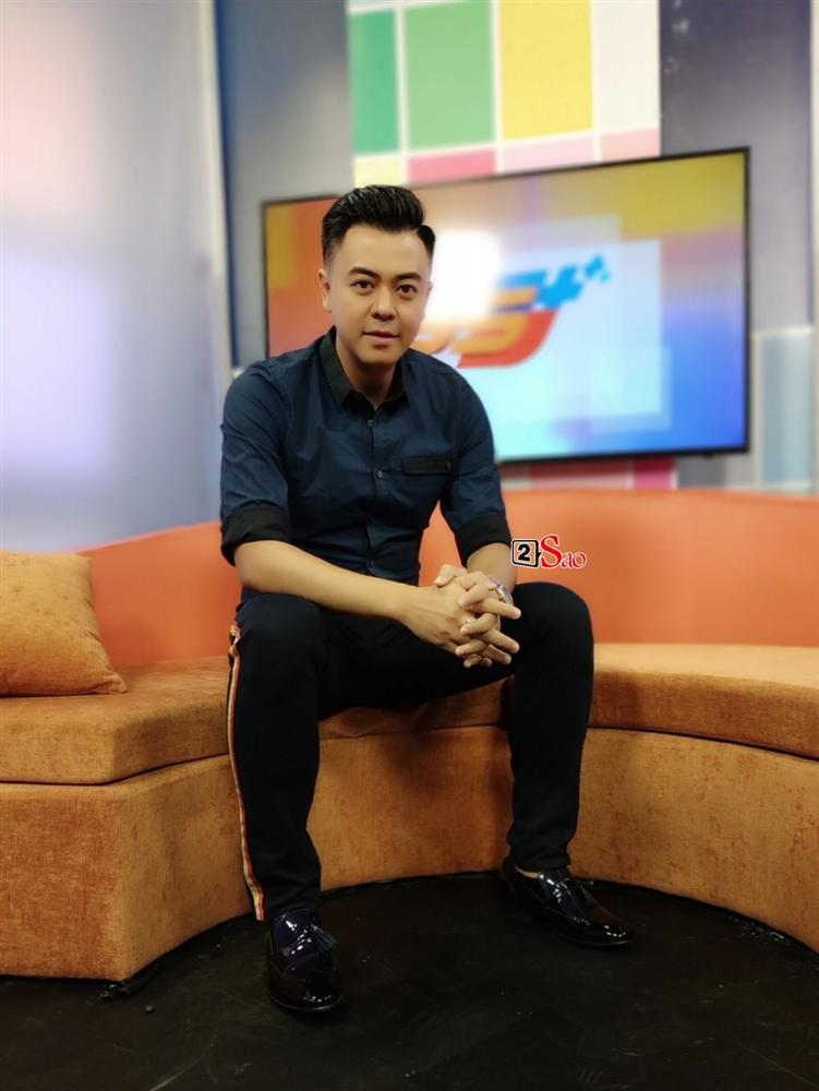 MC Tuấn Tú quay lại showbiz sau 5 năm vắng bóng với vai trò MC chung kết Hoa hậu Việt Nam-2