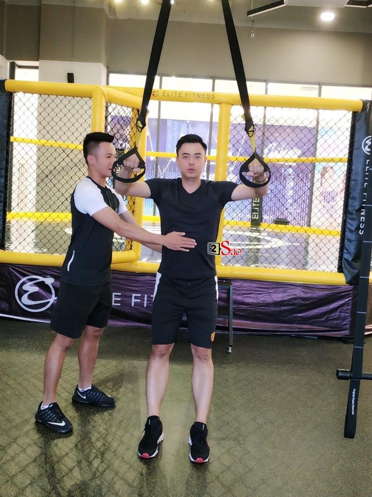 MC Tuấn Tú quay lại showbiz sau 5 năm vắng bóng với vai trò MC chung kết Hoa hậu Việt Nam-4