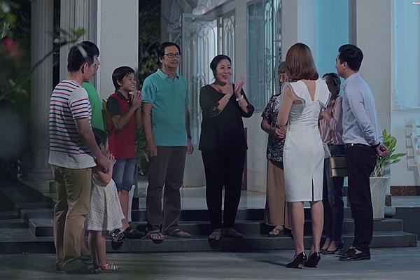 Gạo nếp gạo tẻ tập 56: Lê Phương đã ly dị chồng nhưng vẫn bị mẹ chồng đeo bám-1