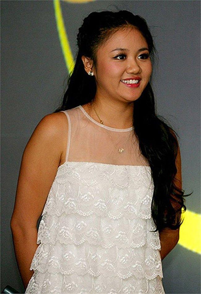 PHÁT HOẢNG với chiếc cằm nhọn tam giác ngược của Văn Mai Hương-2