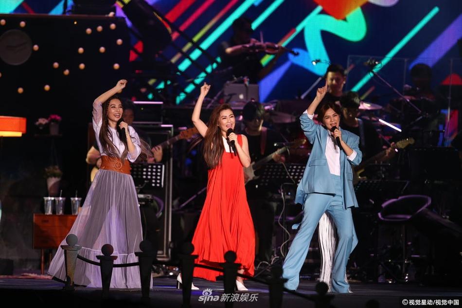 S.H.E kỉ niệm 17 năm tình bạn, bất ngờ mang con lên sân khấu biểu diễn-7