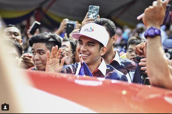 Ngắm Bộ trưởng Malaysia đẹp trai được triệu người mê-5