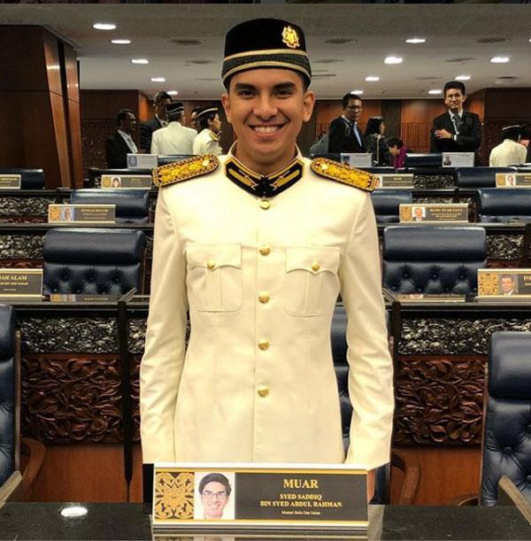 Ngắm Bộ trưởng Malaysia đẹp trai được triệu người mê-9