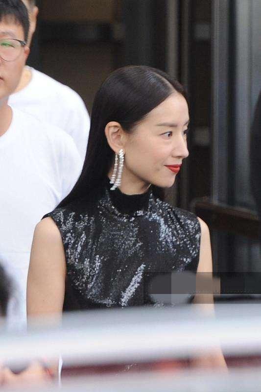 Phú sát hoàng hậu Đổng Khiết lộ hình ảnh kém sắc, da nhăn nheo-1