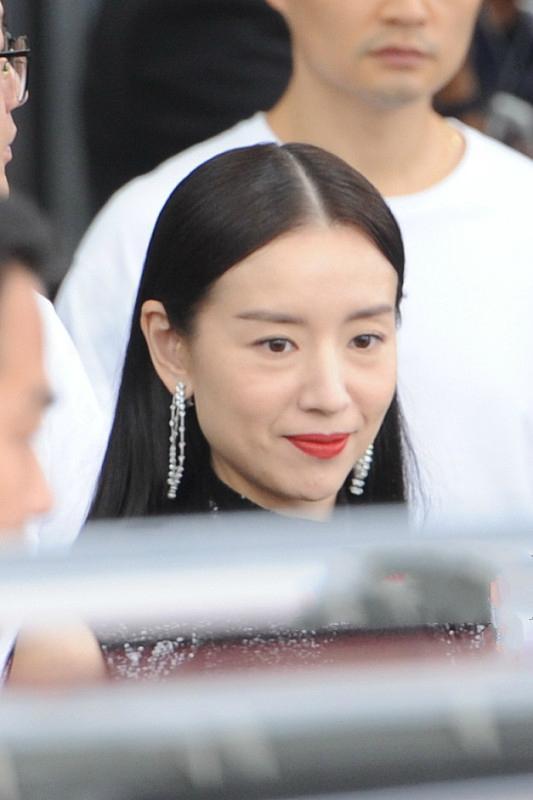 Phú sát hoàng hậu Đổng Khiết lộ hình ảnh kém sắc, da nhăn nheo-2