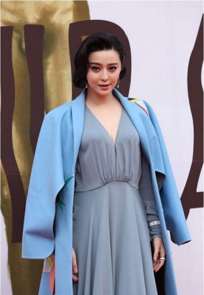 Ai ngờ Phạm Băng Băng lại có lúc diện gu thời trang thảm họa này-1