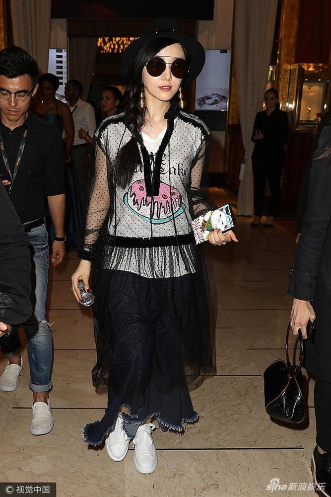 Ai ngờ Phạm Băng Băng lại có lúc diện gu thời trang thảm họa này-8