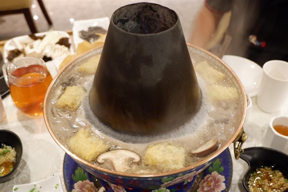 Lẩu nước lã - món ăn nhạt nhẽo nhưng hút khách ở Bắc Kinh-3