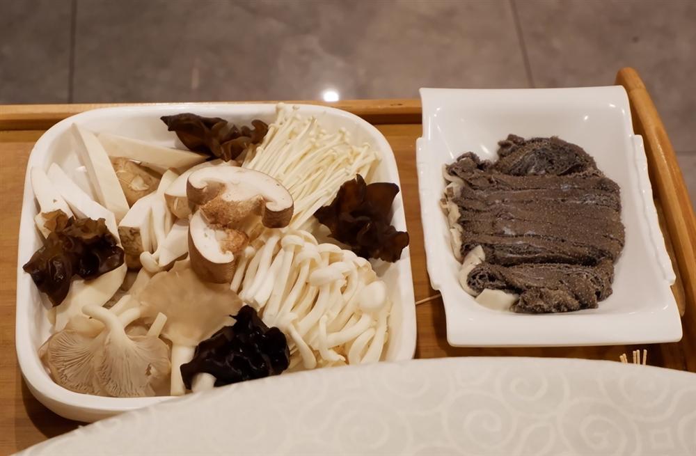 Lẩu nước lã - món ăn nhạt nhẽo nhưng hút khách ở Bắc Kinh-5