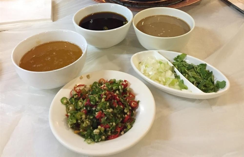 Lẩu nước lã - món ăn nhạt nhẽo nhưng hút khách ở Bắc Kinh-6