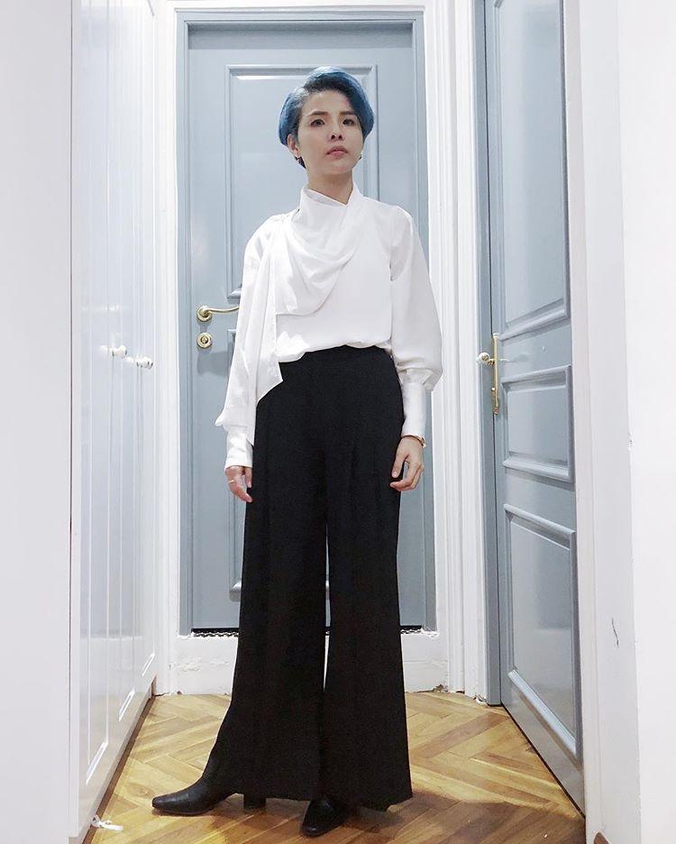 Cứ hễ diện đồ nữ tính một tý, Vũ Cát Tường lại gây xôn xao làng thời trang-1