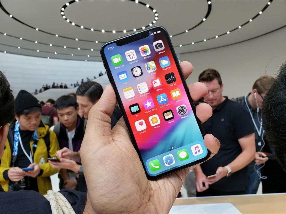 Ảnh thực tế iPhone XS và iPhone XS Max - dáng cũ, tính năng mới-1