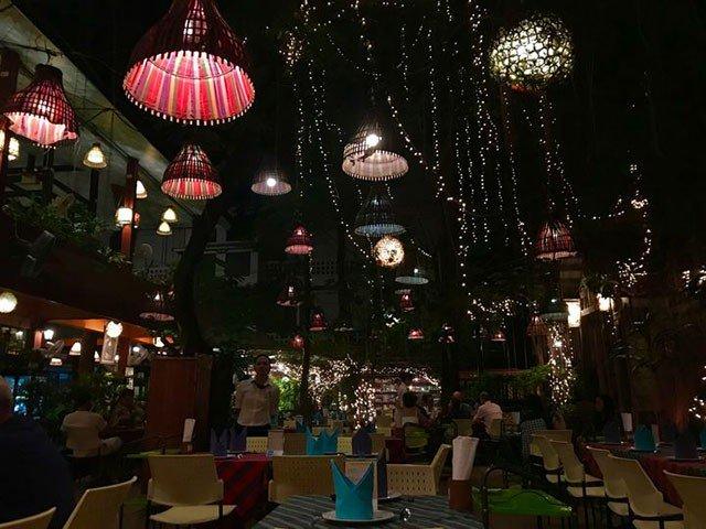 Đừng choáng nếu bắt gặp nhà hàng bao cao su này khi đi du lịch Thái Lan-4