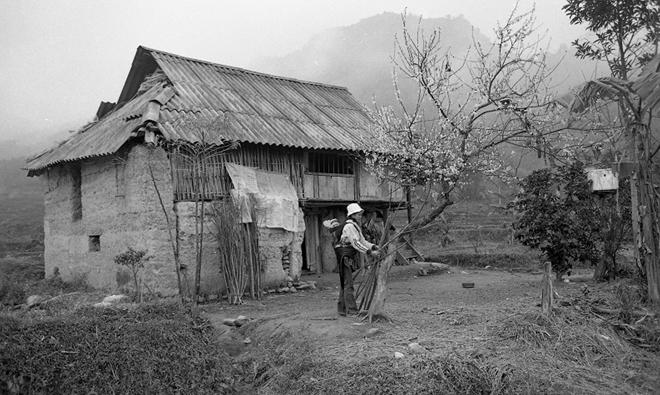 Vẻ đẹp thuần khiết, đầy cảm xúc của Đồng Văn qua ảnh đen trắng-5