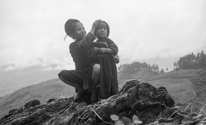 Vẻ đẹp thuần khiết, đầy cảm xúc của Đồng Văn qua ảnh đen trắng-12