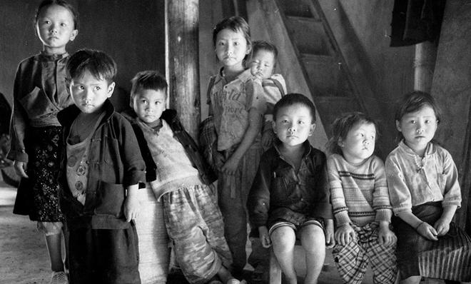 Vẻ đẹp thuần khiết, đầy cảm xúc của Đồng Văn qua ảnh đen trắng-13