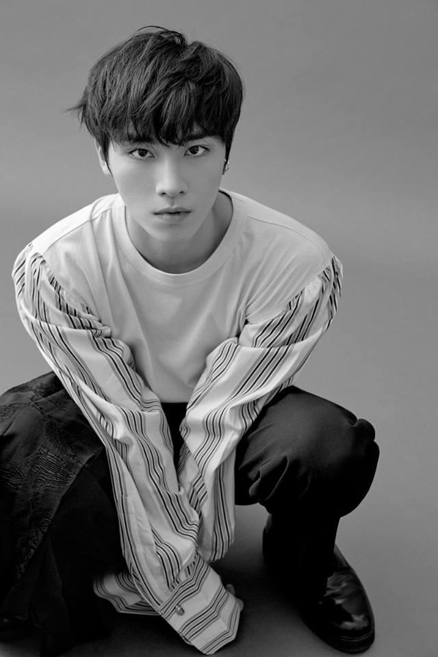 Mỹ nam Mây họa ánh trăng để mặt mộc kém sắc, tóc tai rối bời tại sân bay-8