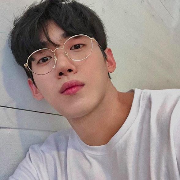 Hot boy Hàn Quốc ghé thăm Đà Nẵng cao 1,84 m, thân hình chuẩn 6 múi-2