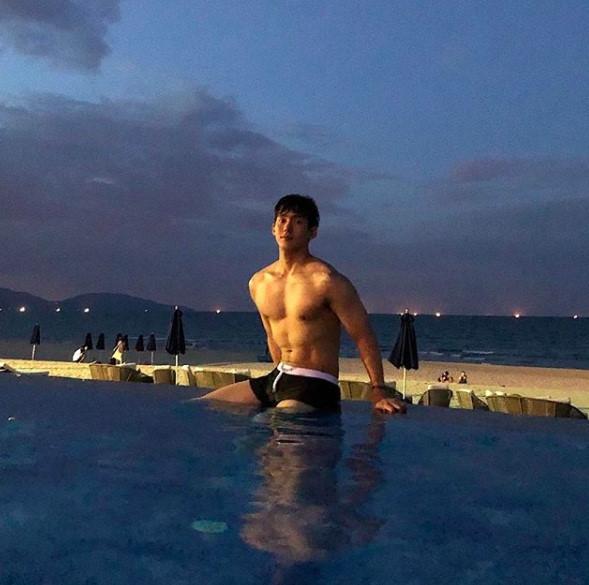 Hot boy Hàn Quốc ghé thăm Đà Nẵng cao 1,84 m, thân hình chuẩn 6 múi-3