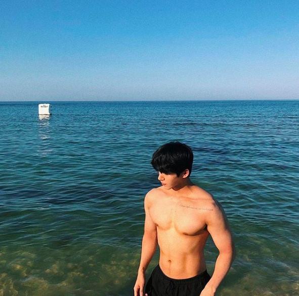 Hot boy Hàn Quốc ghé thăm Đà Nẵng cao 1,84 m, thân hình chuẩn 6 múi-5