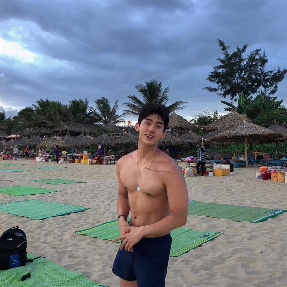 Hot boy Hàn Quốc ghé thăm Đà Nẵng cao 1,84 m, thân hình chuẩn 6 múi-12
