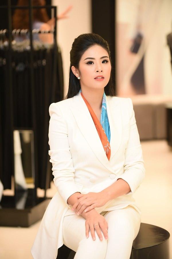 Sát ngày cưới, Nhã Phương vẫn chạy show, khoe sắc bên Quỳnh Búp Bê Phương Oanh-10