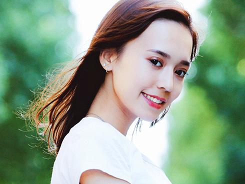 Hotgirl Tân Cương 10X mới nổi, được khen giống Địch Lệ Nhiệt Ba