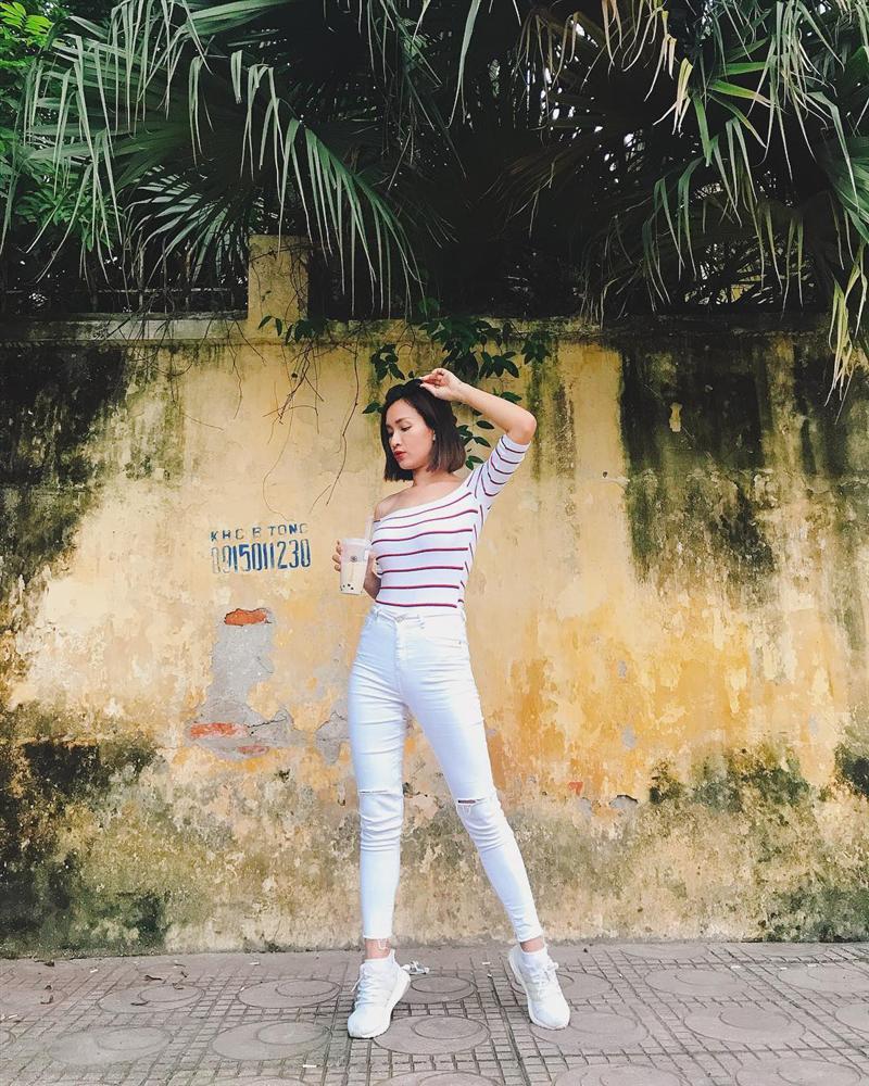 Clip Thanh Hằng ăn uống vội vàng trong hậu trường-2