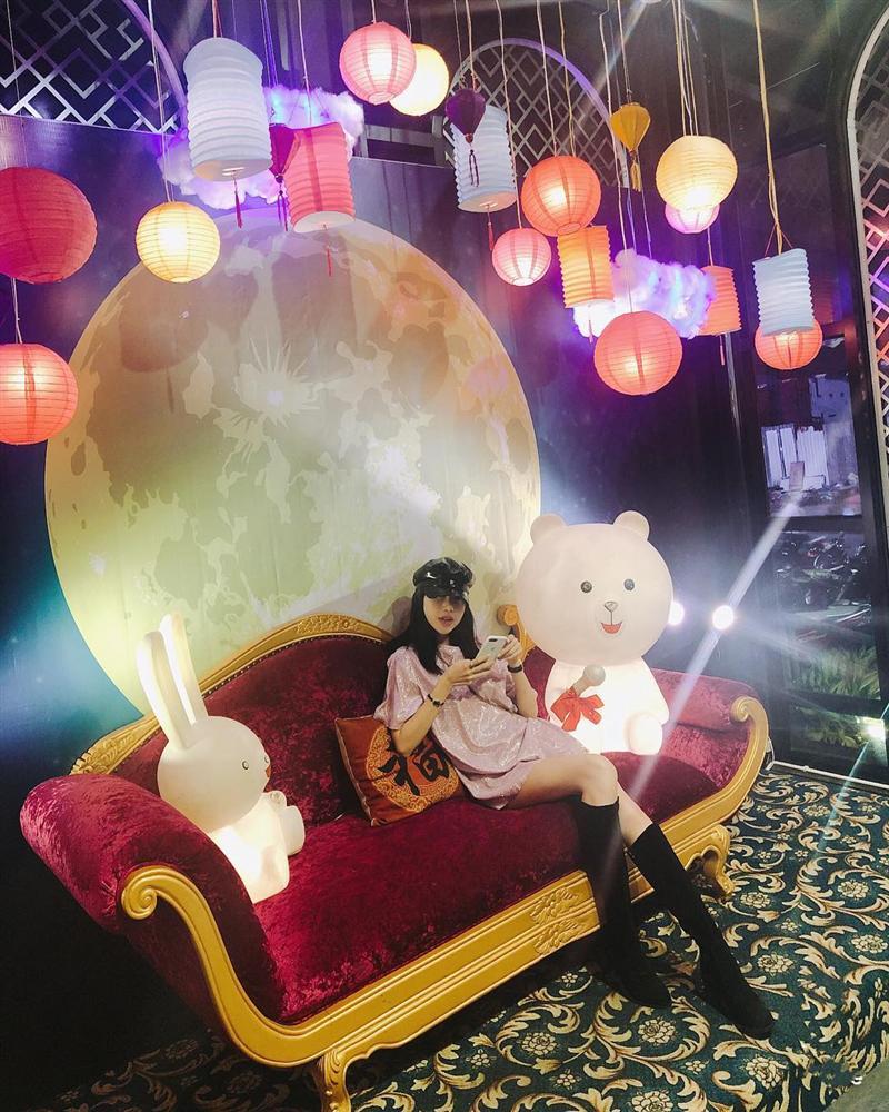 Clip Thanh Hằng ăn uống vội vàng trong hậu trường-3