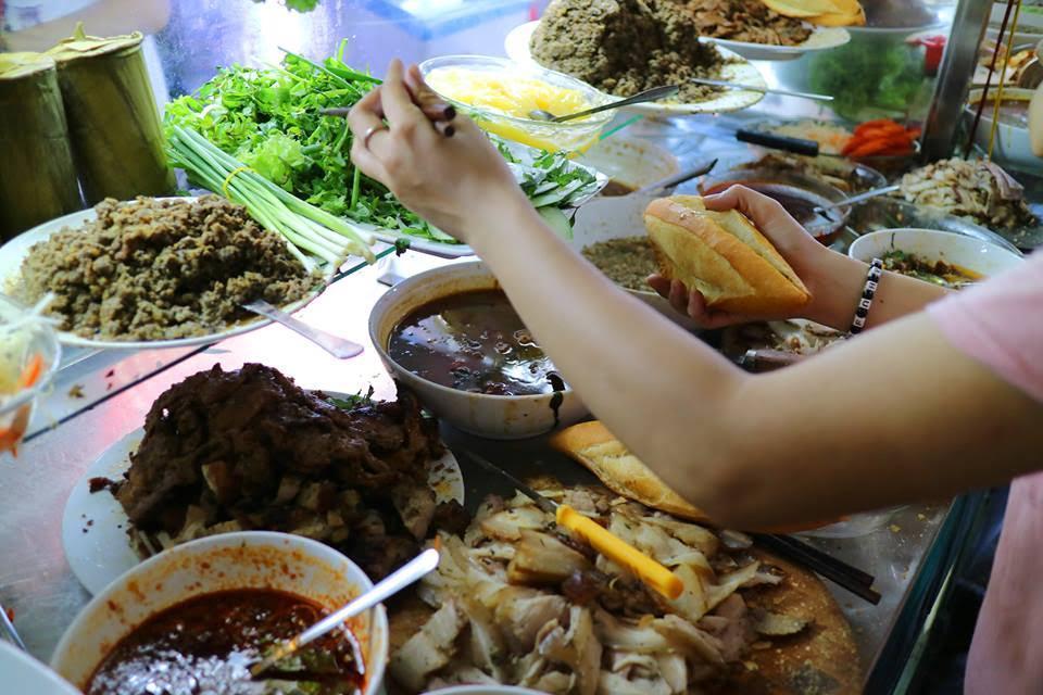 Những quán bánh mì Việt nổi đình nổi đám được báo nước ngoài ca ngợi-1