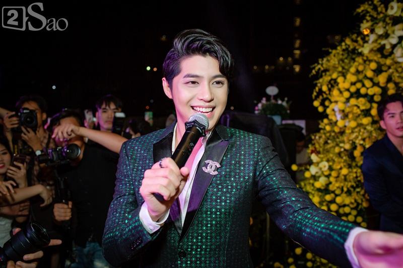 Khán giả kéo đến xem Noo Phước Thịnh gây tắc nghẽn cả con phố-2