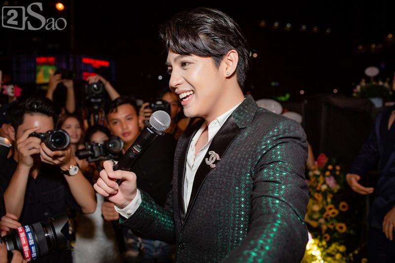 Khán giả kéo đến xem Noo Phước Thịnh gây tắc nghẽn cả con phố-4