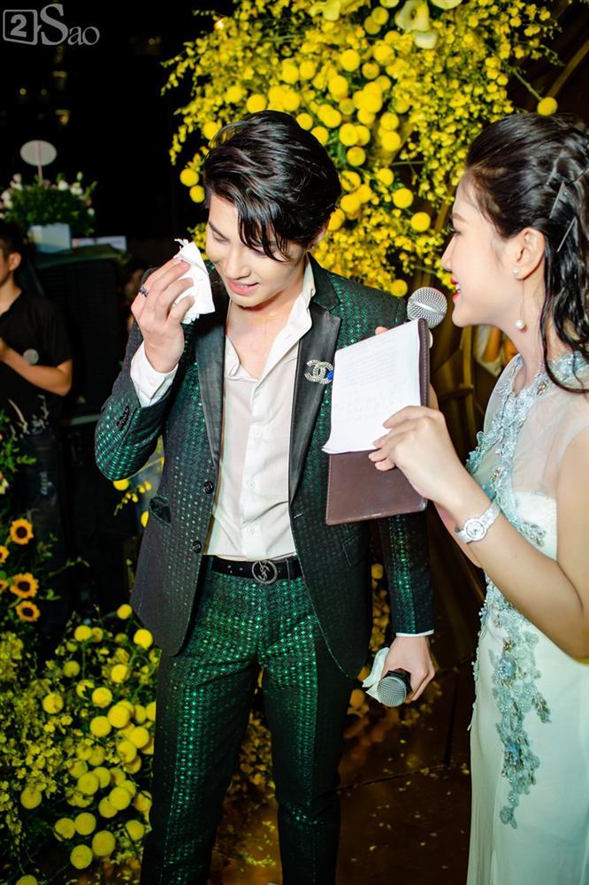 Khán giả kéo đến xem Noo Phước Thịnh gây tắc nghẽn cả con phố-5