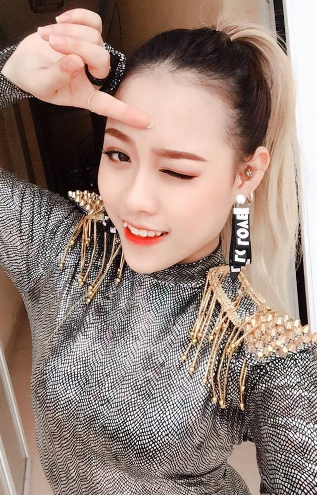 Cặp chị em song sinh nhà người ta mỗi người một vẻ mười phân vẹn mười gây sốt mạng xã hội-3