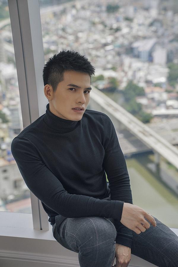 Quốc Thiên trở lại trong MV mới với gương mặt khác lạ cùng chiếc mũi cao vút-1