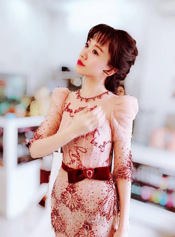 Hari Won Mặc Không Có Gu, Hãy Xem Những Hình Ảnh Này - 2Sao