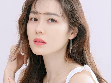 'Chị đẹp' Son Ye Jin: 'Tôi thấy bản thân đã già và có nhiều nếp nhăn'