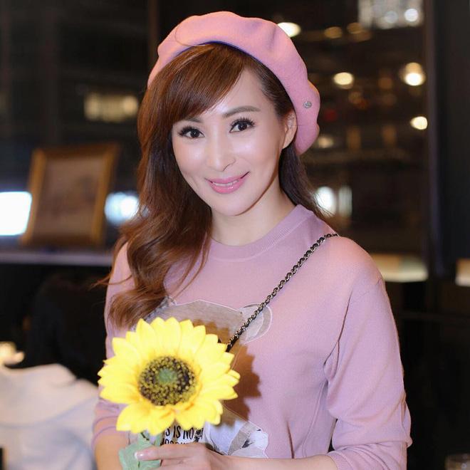 Bà mẹ 55 tuổi chứng minh nhan sắc lão hóa ngược khi khoe trọn thân hình săn chắc như gái chưa chồng-9