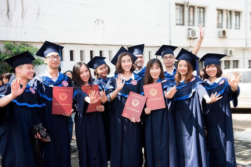 Bá đạo như Đỗ Mỹ Linh: Đã photoshop ảnh tốt nghiệp đại học lại còn báo cho cả thiên hạ biết-5