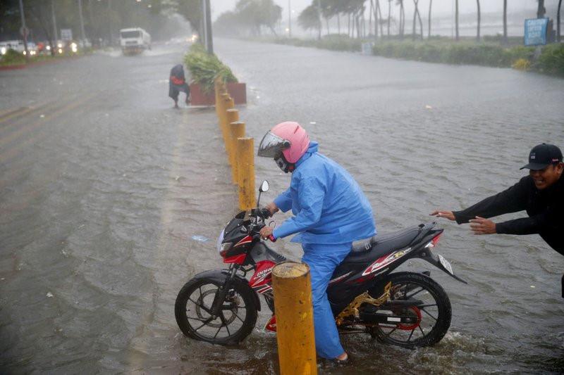 Philippines xác nhận 2 người đầu tiên thiệt mạng vì siêu bão Mangkhut-1