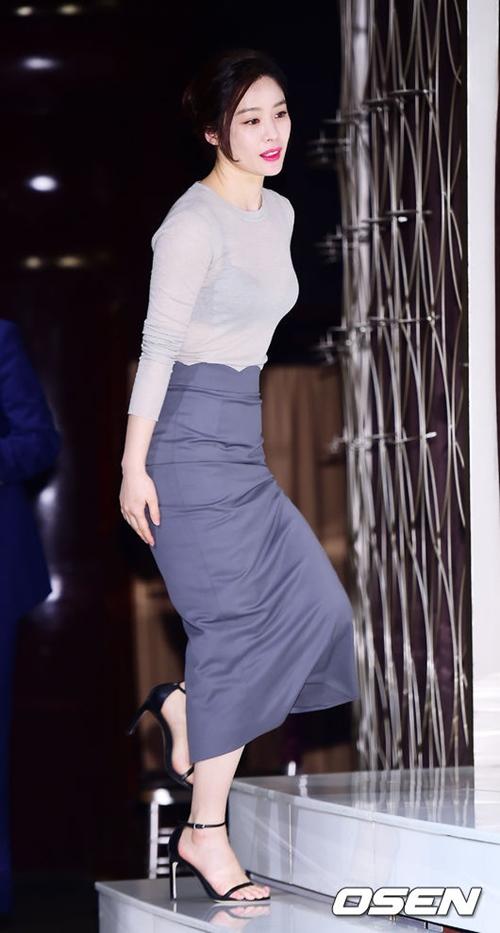 Sao Giày thủy tinh trẻ mãi không già nhờ trung thành với điều này-3